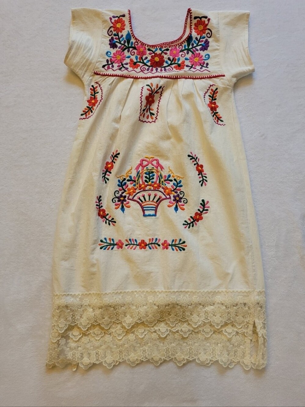 Beautiful mexican puebla linen Embroiry dress.